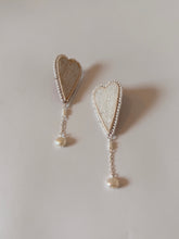 Load image into Gallery viewer, Hearts +Pearls
