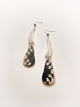 Load image into Gallery viewer, Basket Design Antler + Dentalium
